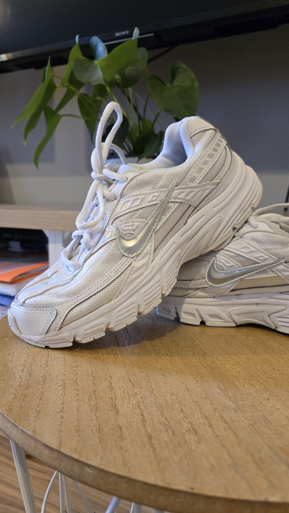 Nike Initiator размер 39, обувани броени пъти
FZ9020-100 Дамски марато