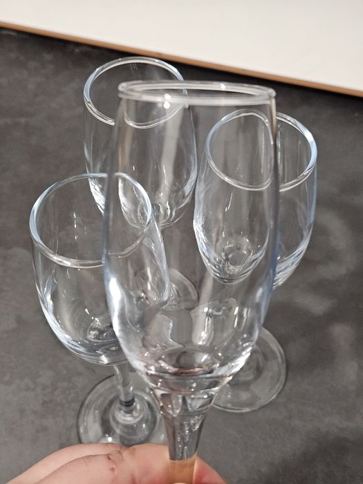 Vand Vand set de 4 pahare pentru şampanie.