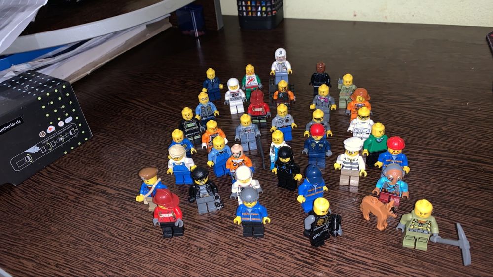 Vând personaje LEGO!