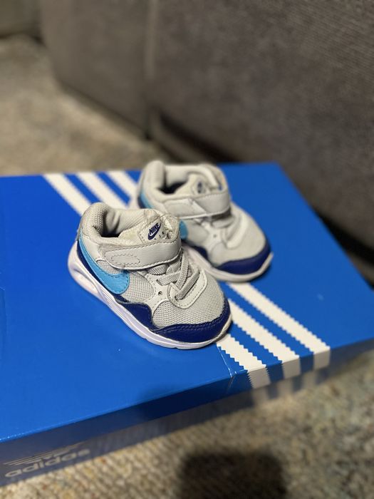 Маратонки Nike,crocs,hm