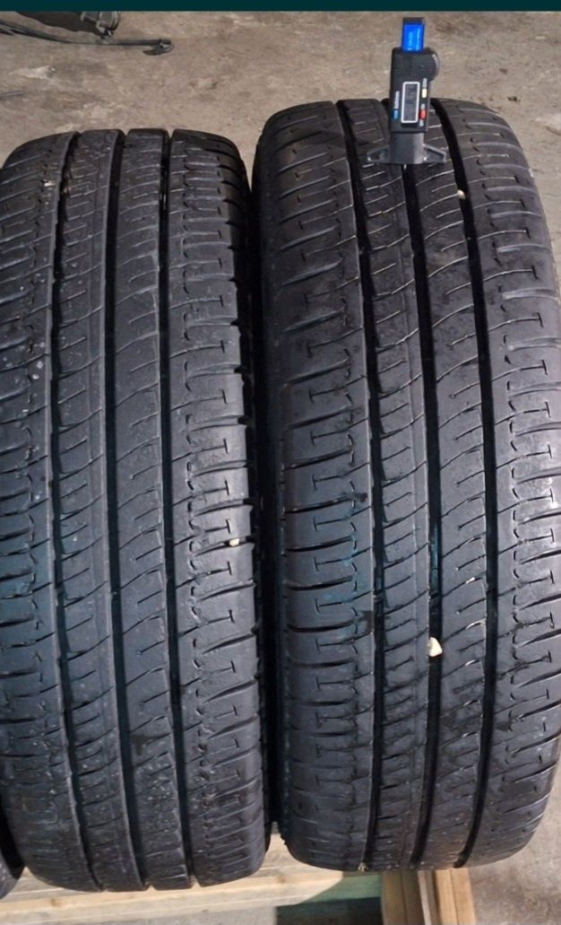 8+mm! 2 бр 225 70 15C Michelin agilis