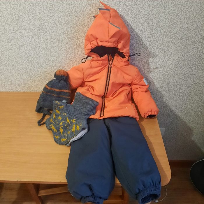 Продам зимний костюм на 4 года + осенняя куртка, шапка и манишка