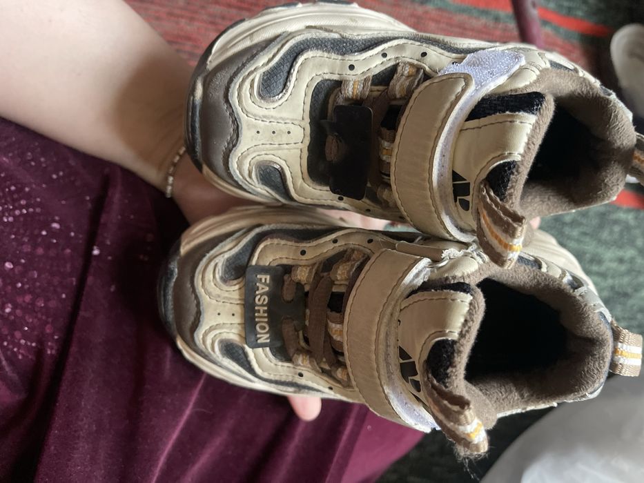 , bolalar oyoq kiyimi  krassovka va skichers 25 , 26 razmerlarda