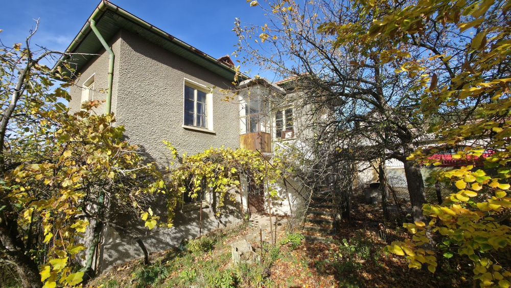 Продава се къща в село Гълъбник, област Перник