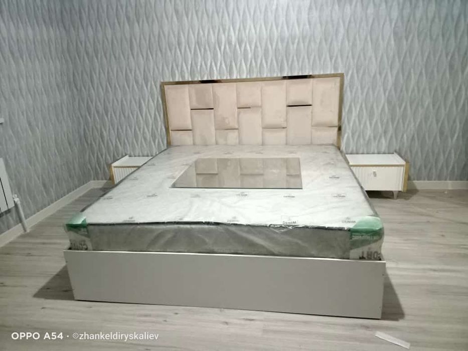 Продам спалный гарнитор. Почти новый комплекте.  Цвет малочный рефирен