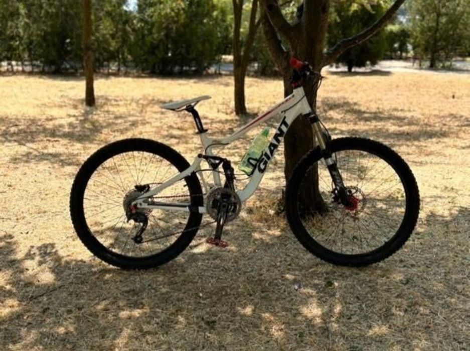 Vând bicicleta giant trance X3 2012