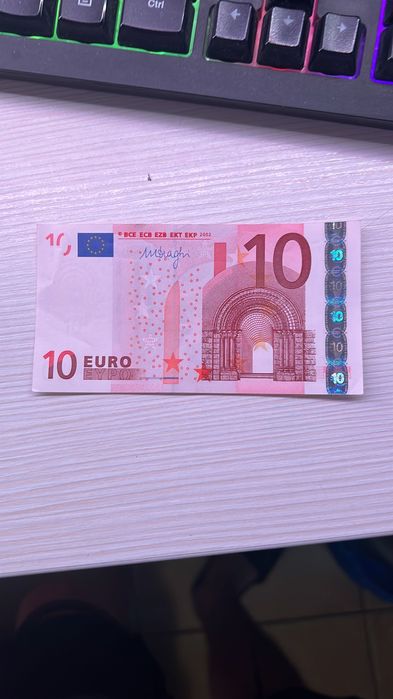 Bancnota de 10 euro din 2002 intacta