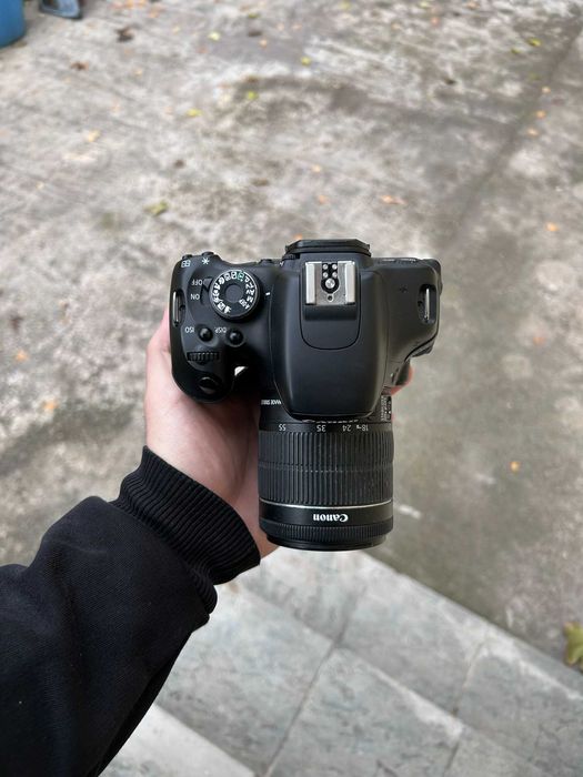 Canon 600D Body + Obiectiv EF-S 18-55mm f/3..5-5.6 IS STM