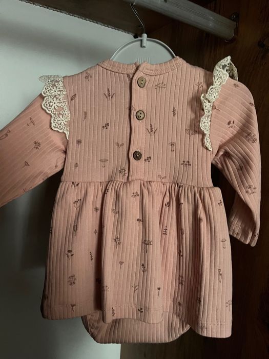 Рокля размер 6-9 месеца