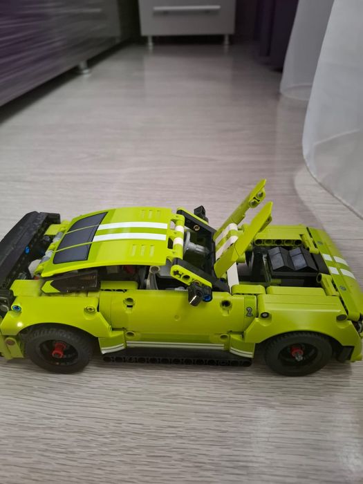 Vând LEGO Ford Mustang Shelby