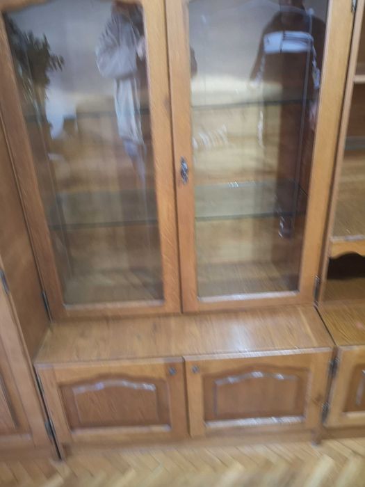 dulap-vitrina cu geamuri , lemn masiv