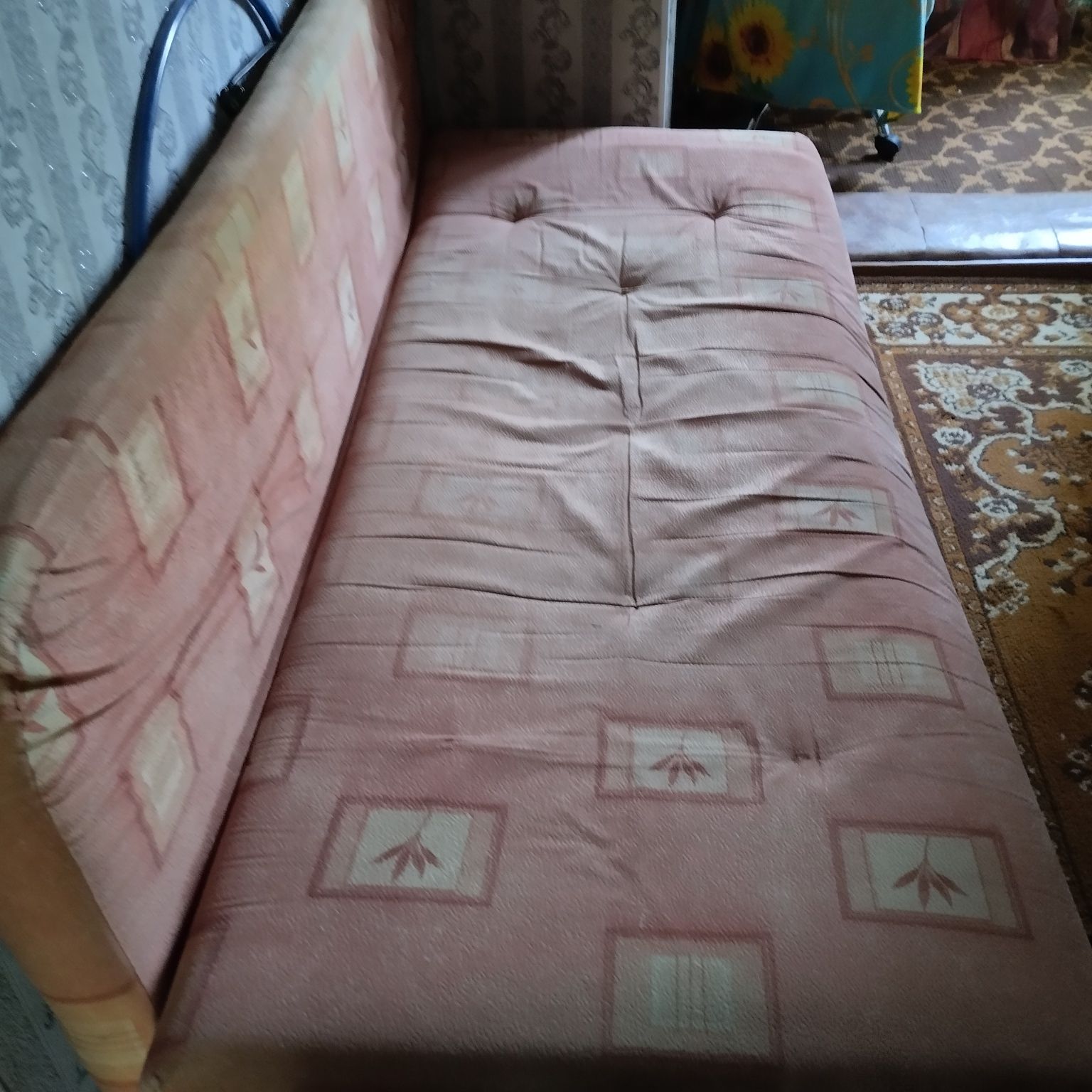 Продается  тахта.