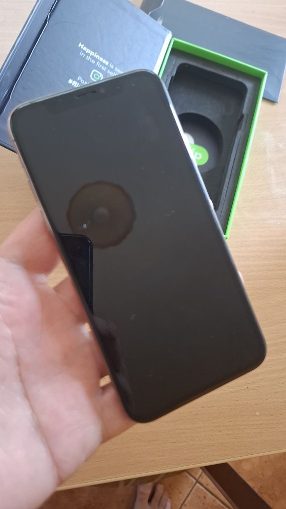 iPhone XS  64 GB