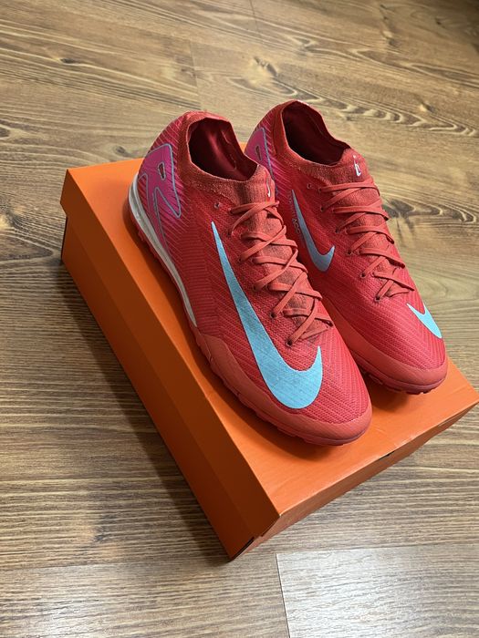 Vând papuci de fotbal Nike ZOOM VAPOR 16 PRO TF, Mărimea lor este 44