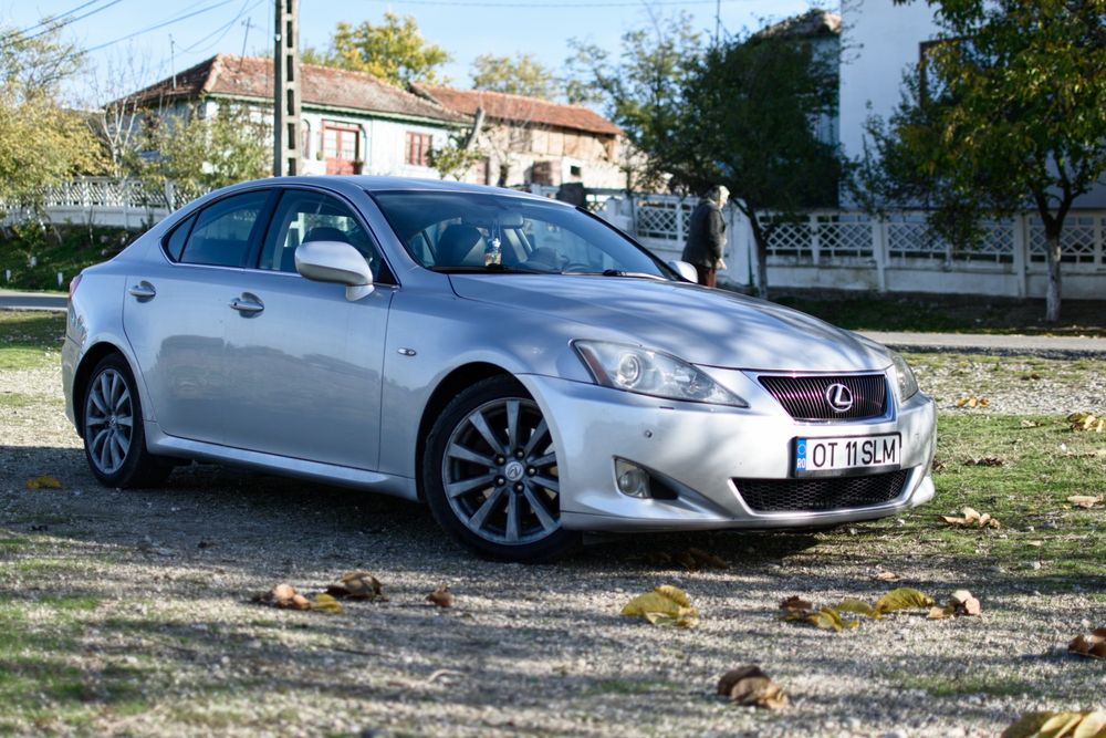 Vând Lexus is 220d