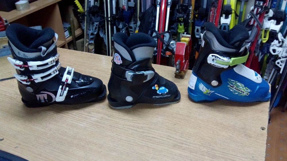 Детски ски обувки цени от 30  до 50 лв.