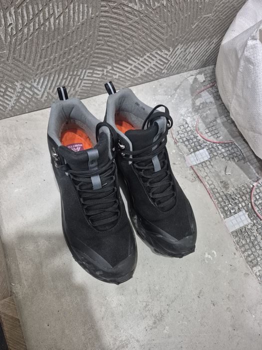 Продам термо кроссовки Humtto