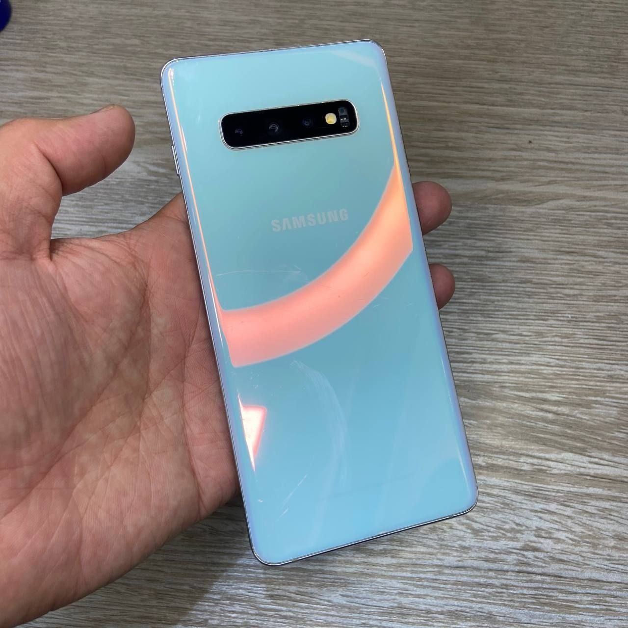 Samsung s 10plus. Dous