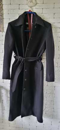 Продам , чёрное демисезонные пальто, фирменное