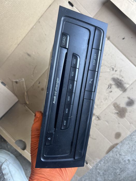 Magazie CD Audi a4 b8  cod 8T1 035 110 C