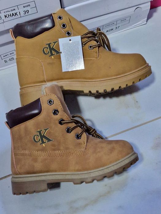 Ghete si ugg-uri disponibile acum