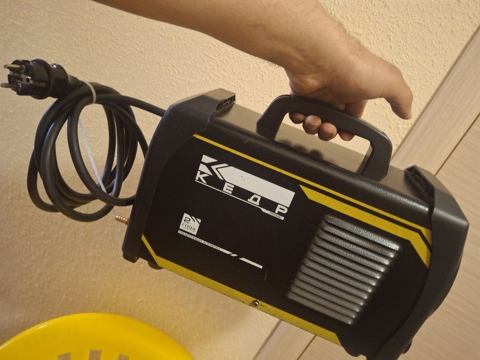 Сварочный и аргонивий аппарат кедр 200ампер