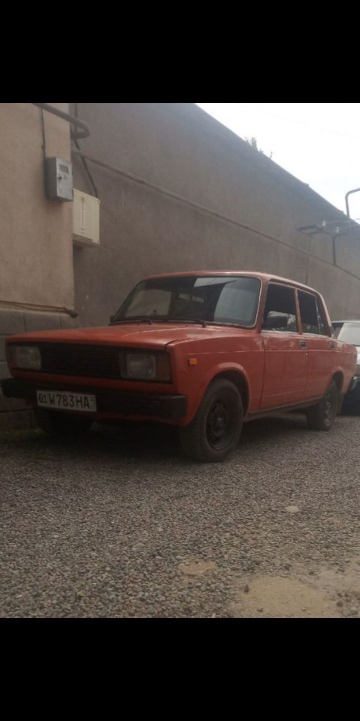 Jiguli 2105 sotiladi srochna