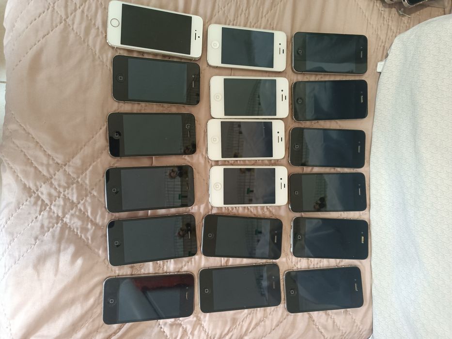Лот от телефони iPhone