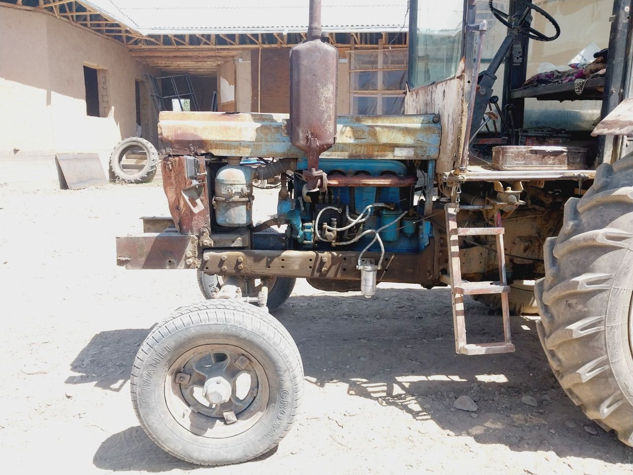 Traktor 28 dakumen bor