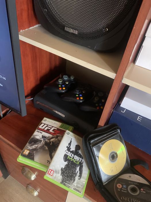 Xbox 360 3 remote controls and 20 + games