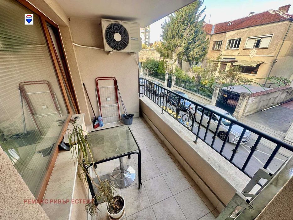 Дава се под наем Двустаен апартамент в Русе, Център - 62 кв.м за 357 € - Снимка #2