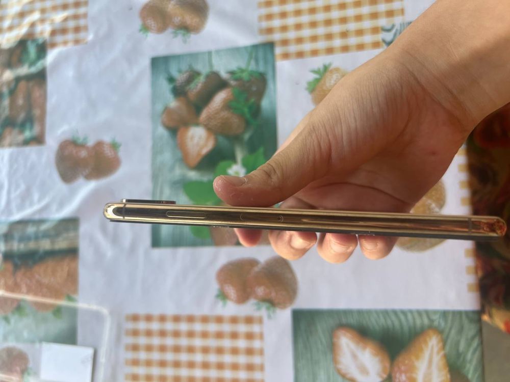 IPhone XsMax Gold 250$ holati yaxshi
