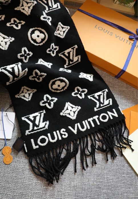 Луксозен шал Louis Vuitton