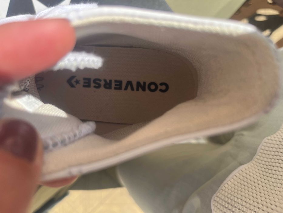 Нови обувки Converse