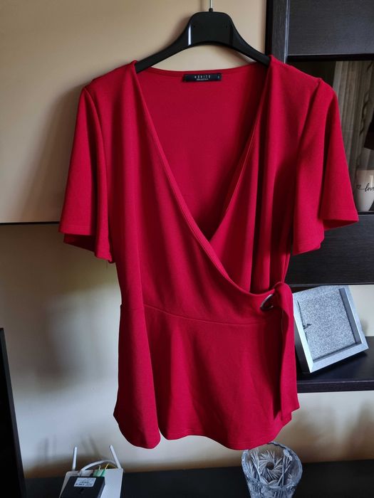 Oferta bluze petrecute/camasi rosii S Stradivarius, Bershka