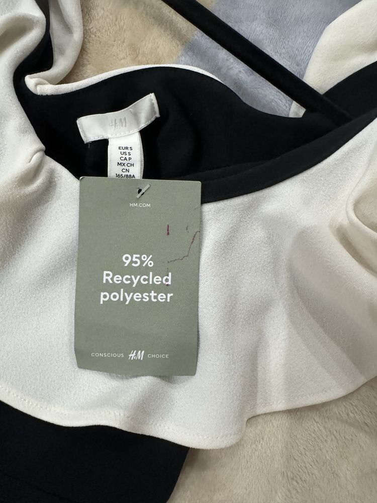Очень красивый Комбинезон с воланами H&M