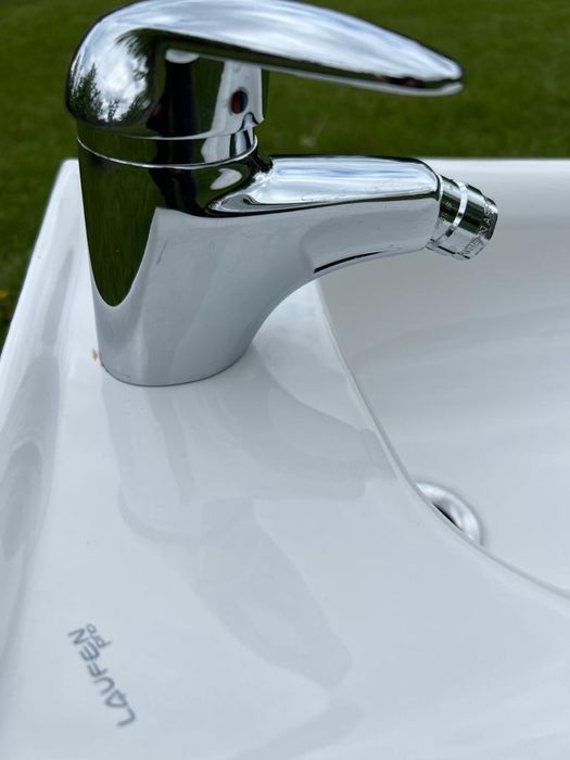 Vând bidet puțin folosit marca LAUFEN-PRO cu baterie HANSA-Germany