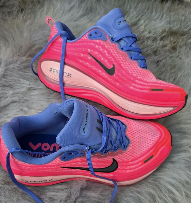 Nike Vomero 18 plus оригинални дамски сникърси нови 39 номер