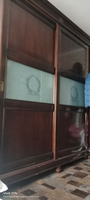 Шкаф большой вместительный производство Италия.