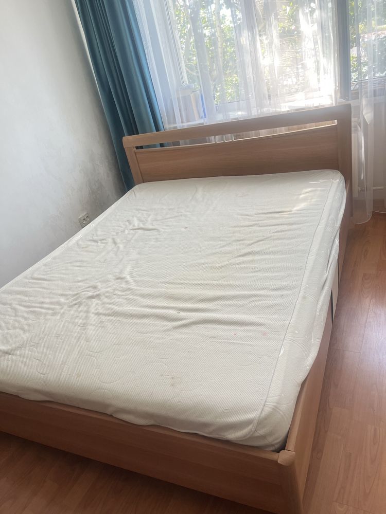 Двуспальную кровать бу