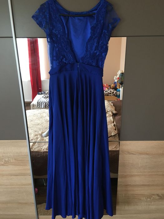Rochii de seara rosu si albastru