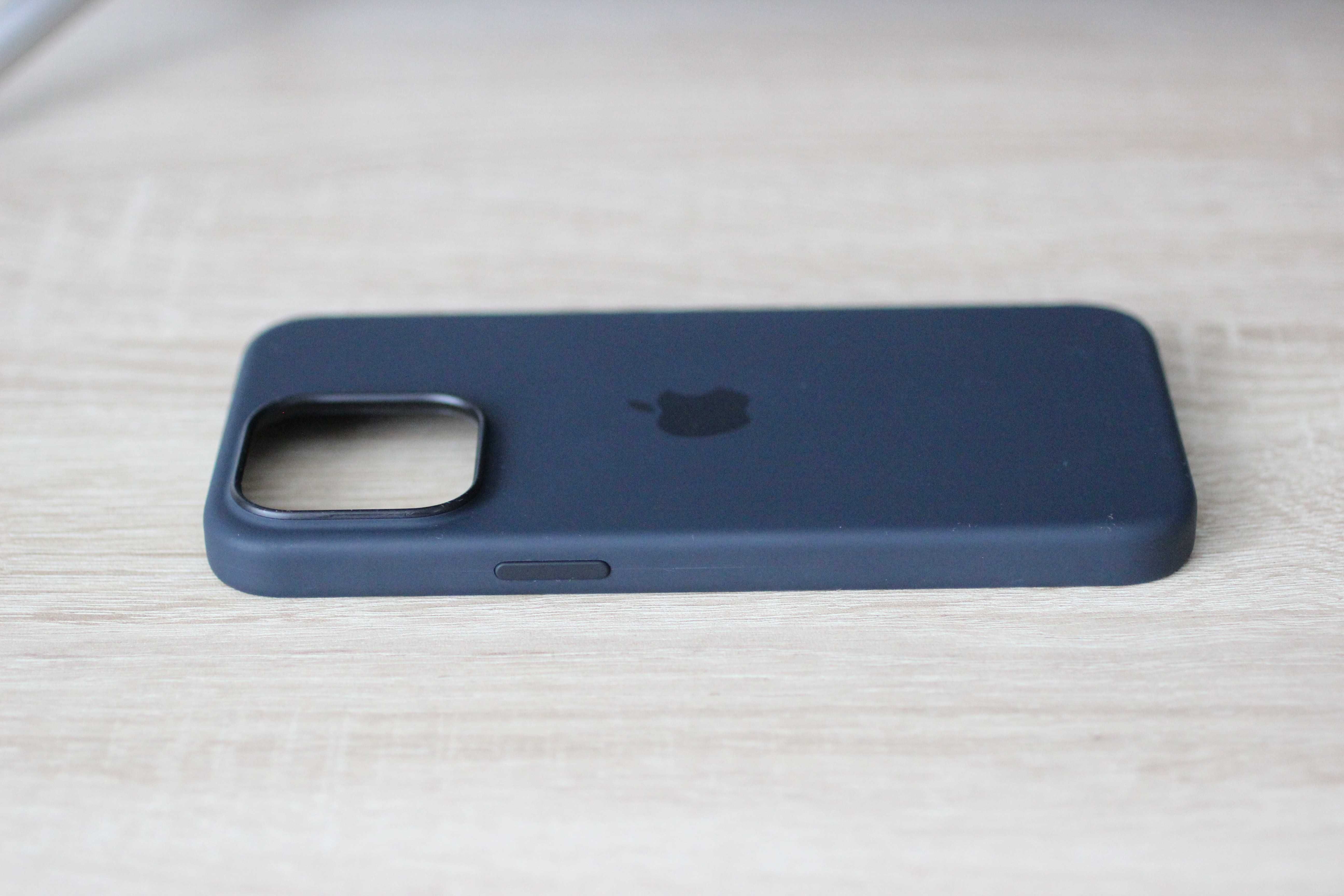 Оригинален iPhone 15 Pro Max Silicone Case Black