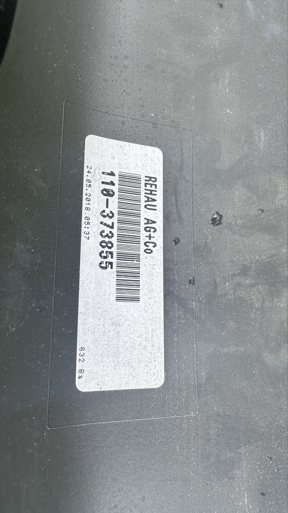Bara  neagra originala dar  second  hand.  bmw x2 f39  in starea buna!