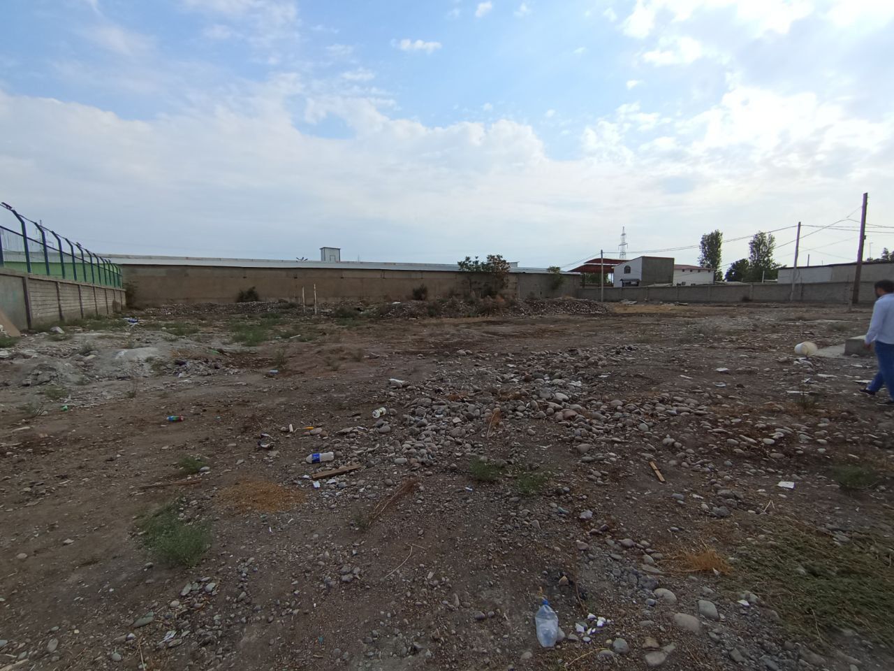 Продаётся 1 га. производственная база.