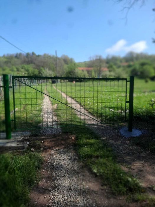 Casă 4 camere-teren 22000 mp-com. Armeniș( 26 Km de Caransebeș)