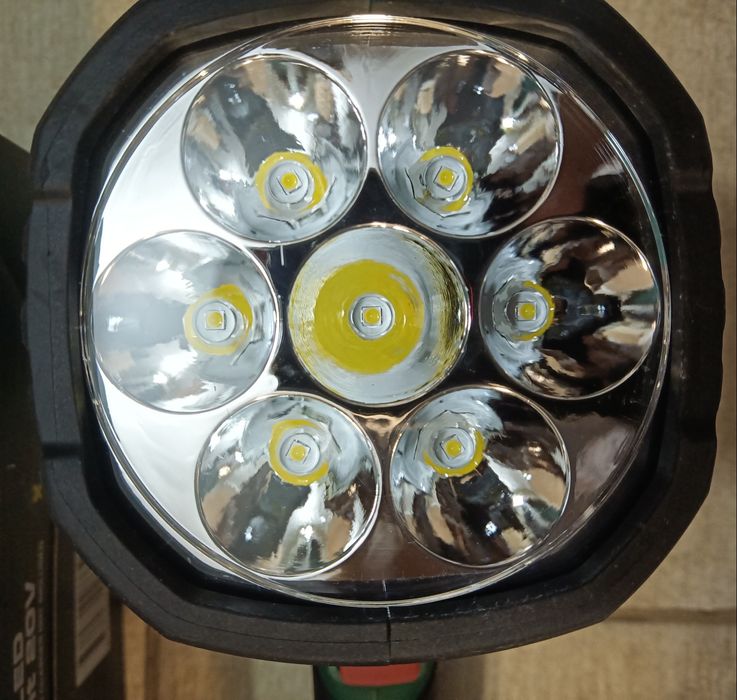 Parkside lanterna lampa proiector cu baterie 20V si auto 12V
