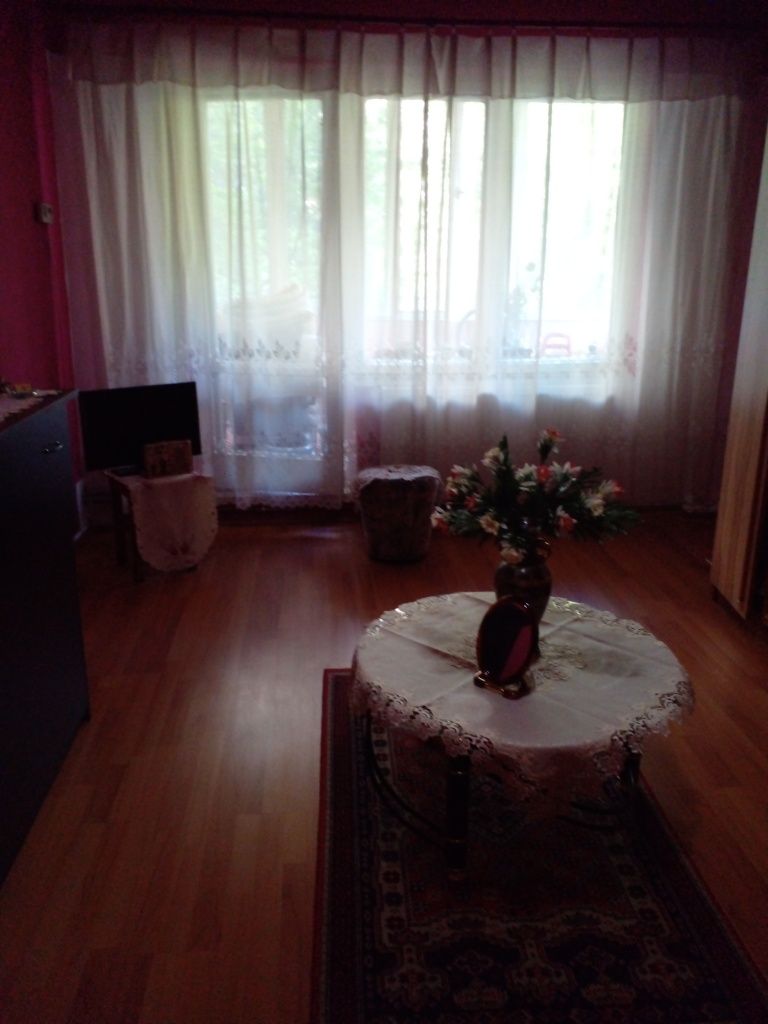 Vand apartament 2 camere zona Tudor etaj 2