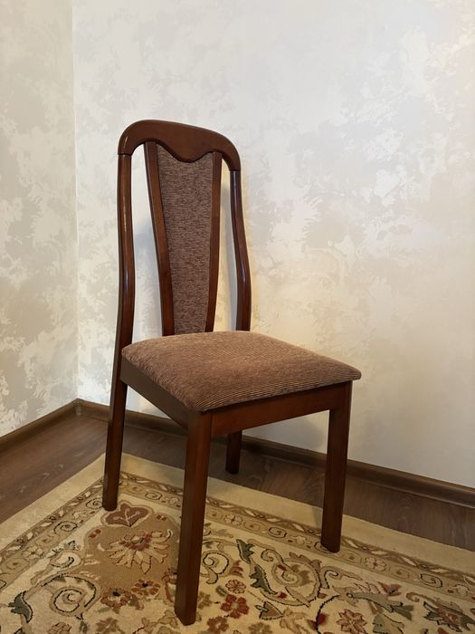 Стол со стульями