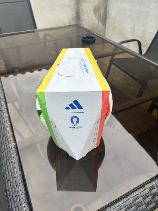 Адидас Оригинална топка