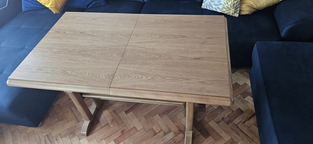 Холна дървена маса